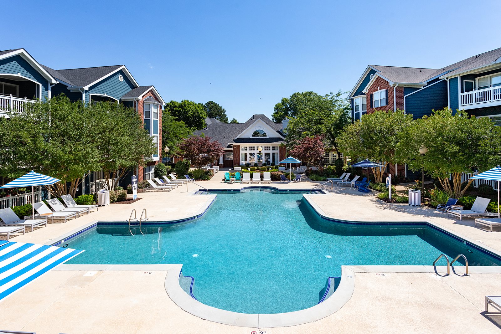 Greys Harbor Lake Norman Apartments in Huntersville, NC